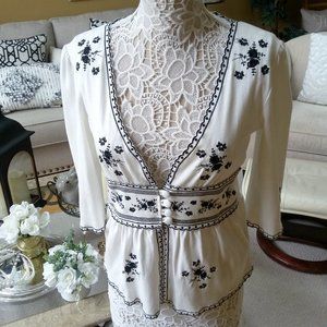 NWOT! GORGEOUS Embroidered KNIT Top W/ BUTTONS